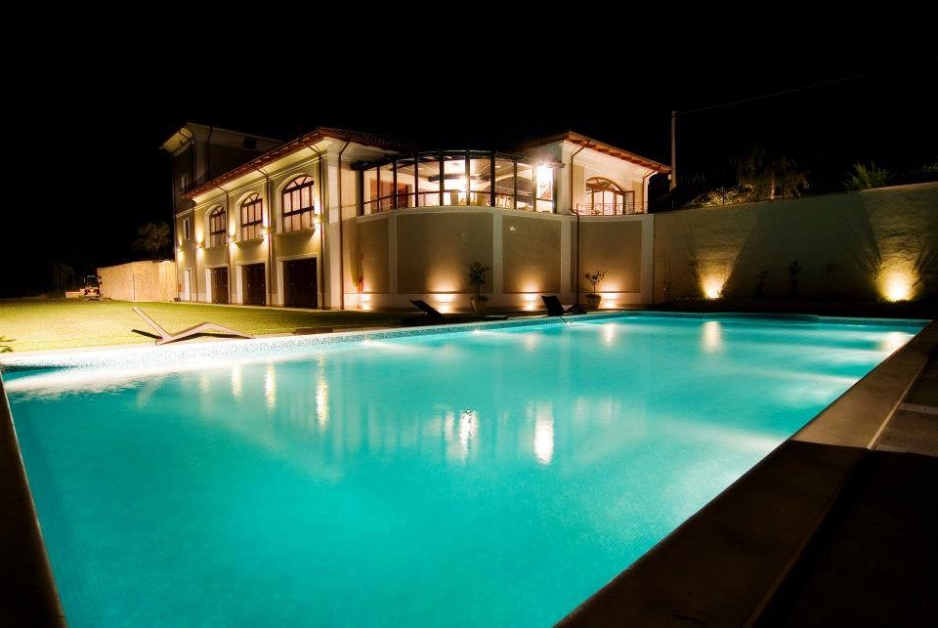 Dettaglio piscina vista notturna - Tenuta Villa dei Fiori